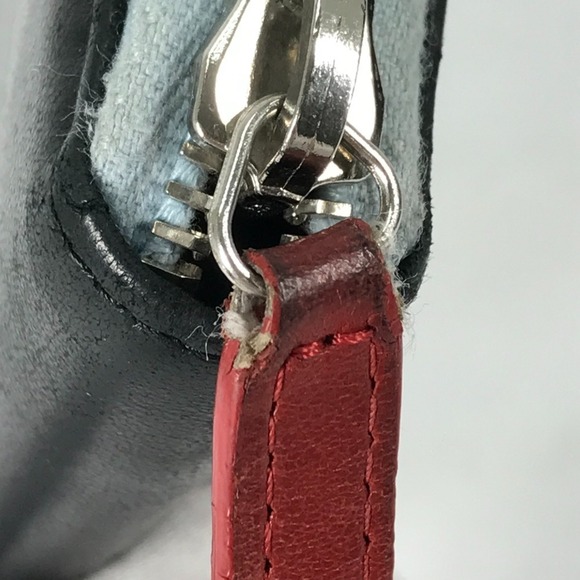 CHANEL Black Leather Wallet - Picture 9 of 16